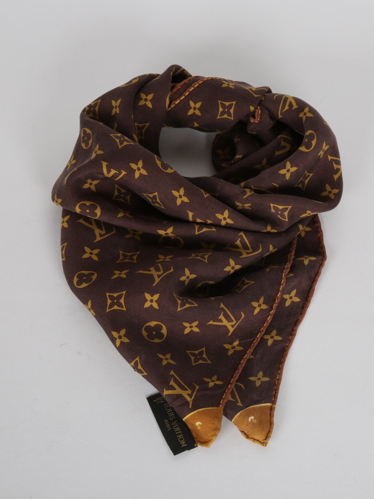 Louis Vuitton - Monogram Classic Silk Scarf | www.luxurybags.cz