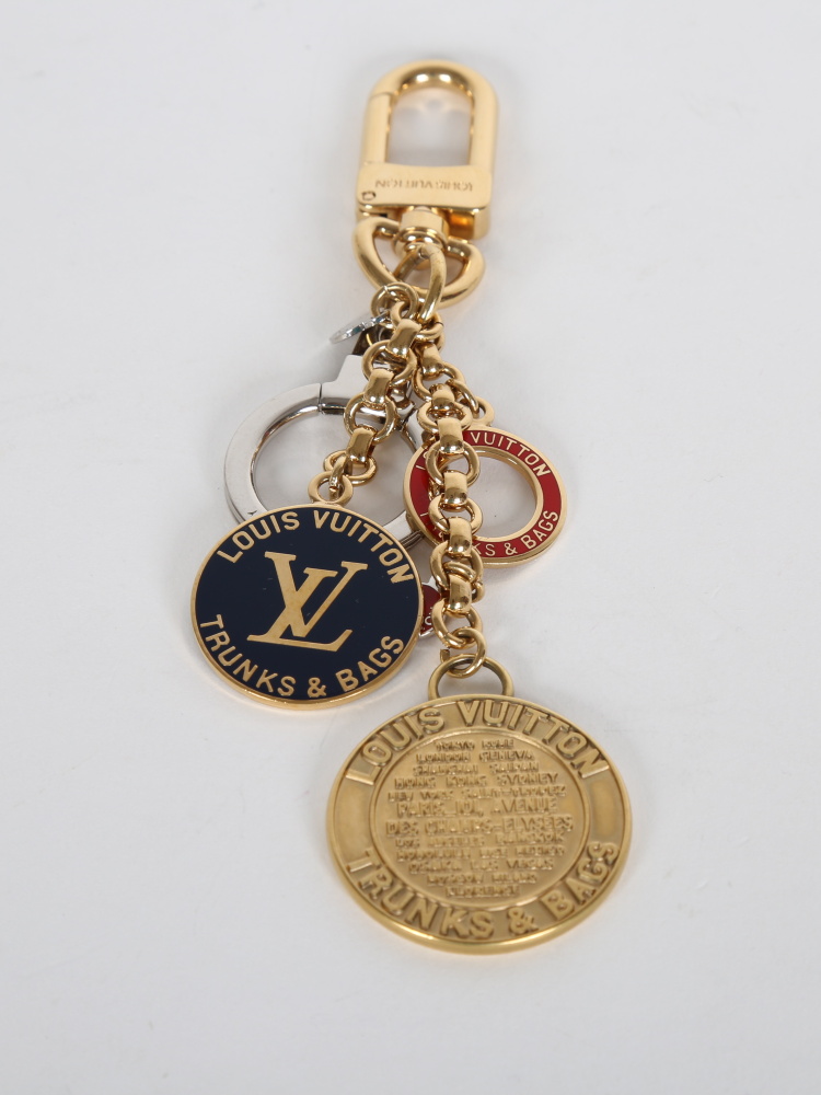 Louis vuitton coin on sale keychain