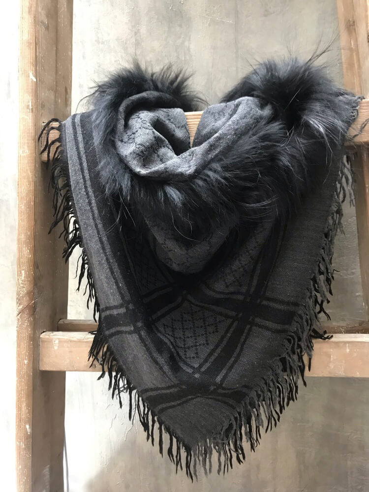 Gucci deals scarf fur