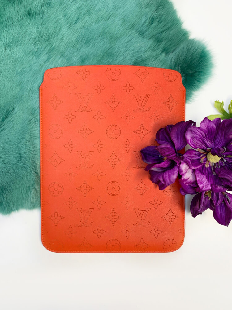 LOUIS VUITTON Mahina iPad Mini Softcase Clementine 849097