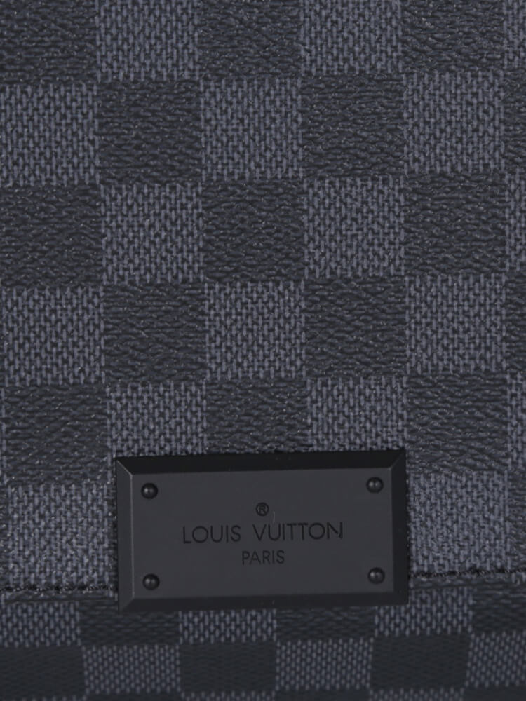 Louis Vuitton, Damier Graphite Canvas Messenger/Business…