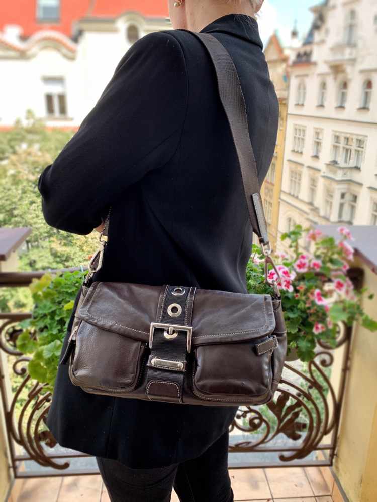 Top 95+ imagen prada double pocket shoulder bag