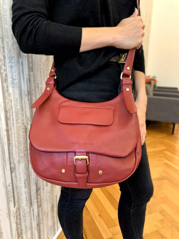 Longchamp Balzane Leather Messenger Burgundy www.luxurybags.cz