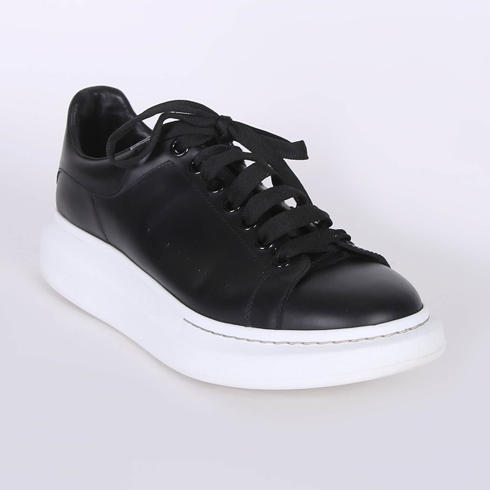 Alexander McQueen Oversized Smooth Calfskin Platform Sneakers Black 43 www.luxurybags.cz